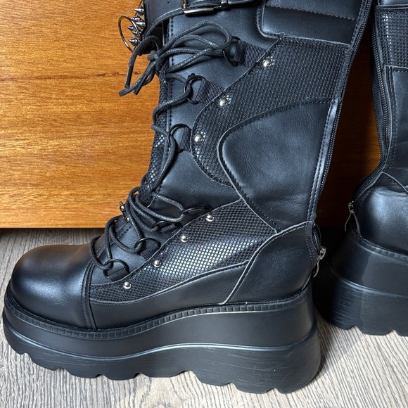 Black Platform Lace-Up Combat Boots - Women - Picture 3 of 4